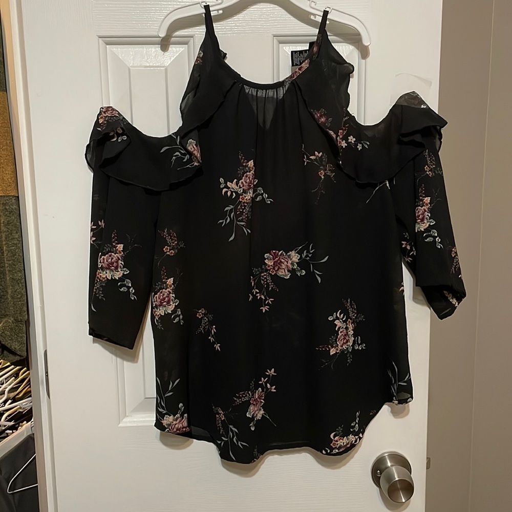 Rue 21 off of the shoulder blouse/ Size M/ Floral in color